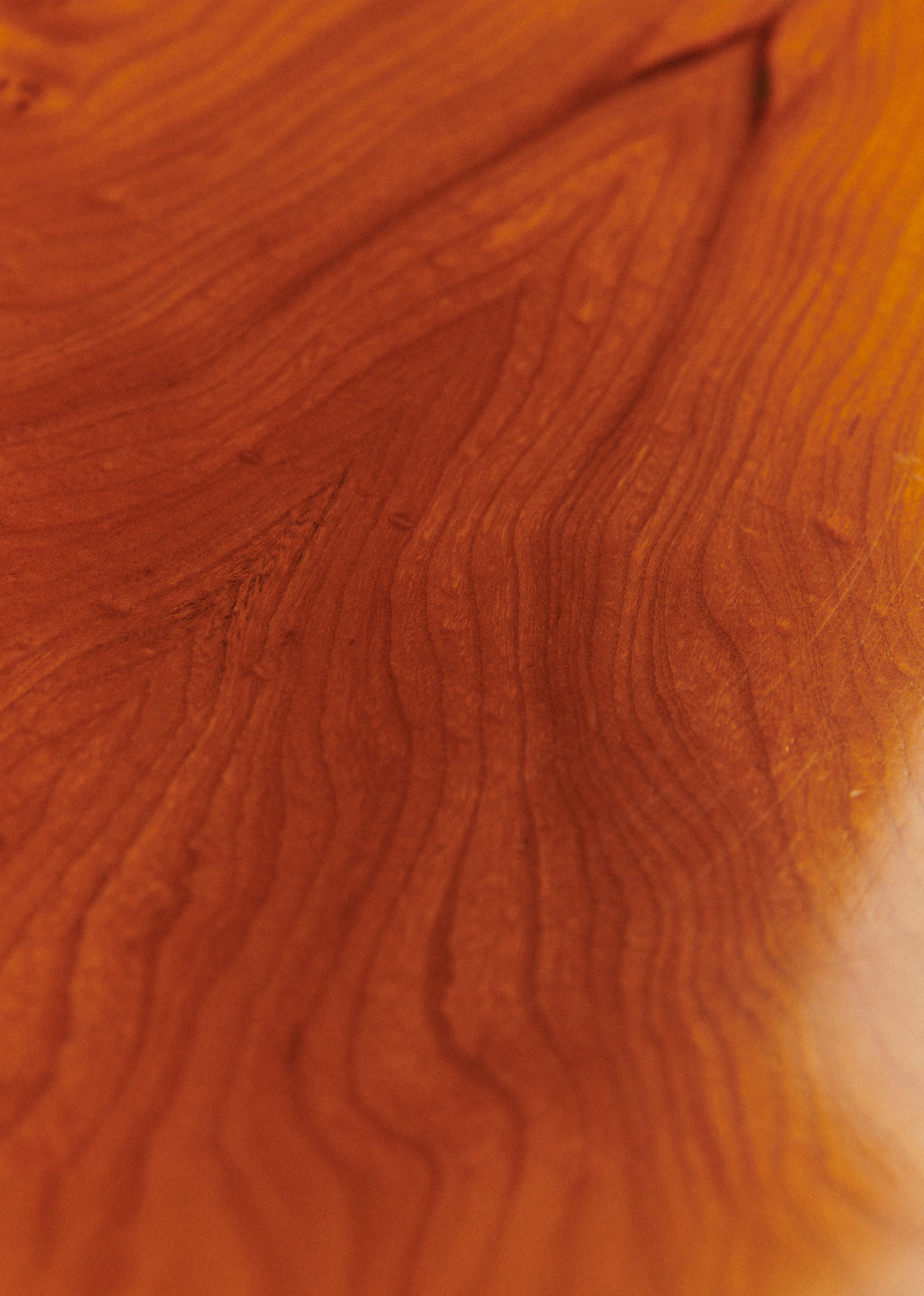 Table basse vintage en loupe d'orme finition laiton - Loupe d'orme