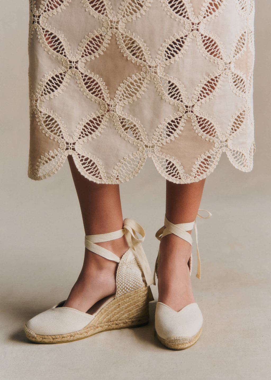 Robe Cherina - Crochet Crème Fond Naturel Patch Taupe