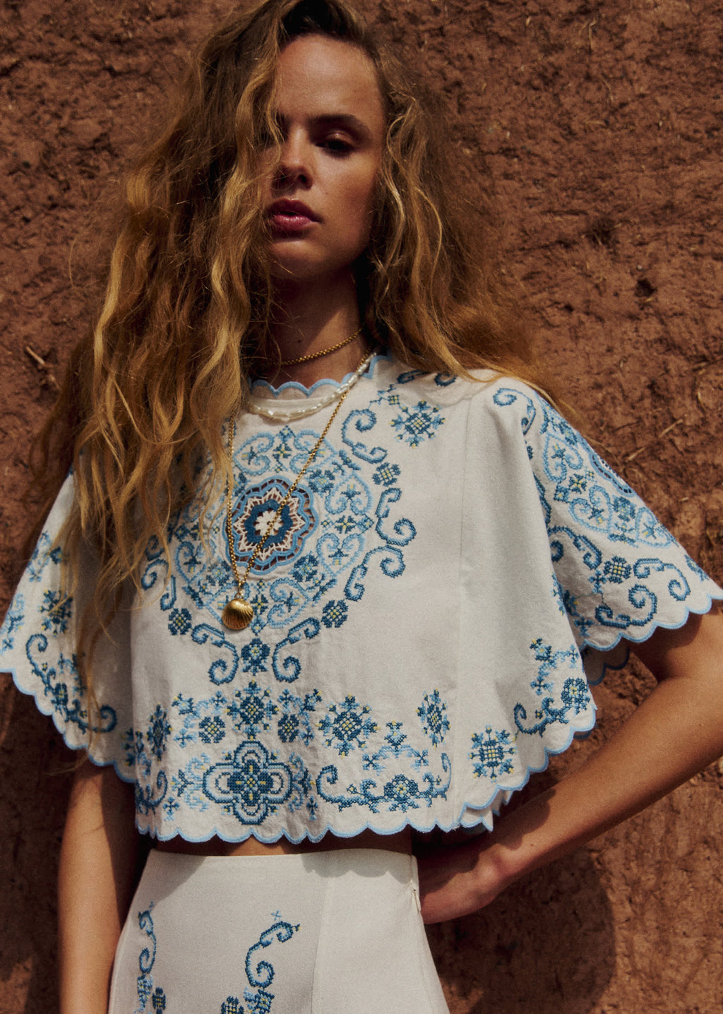 Blouse Anneclaire - Broderie Contrastée Bleu Fond Ecru