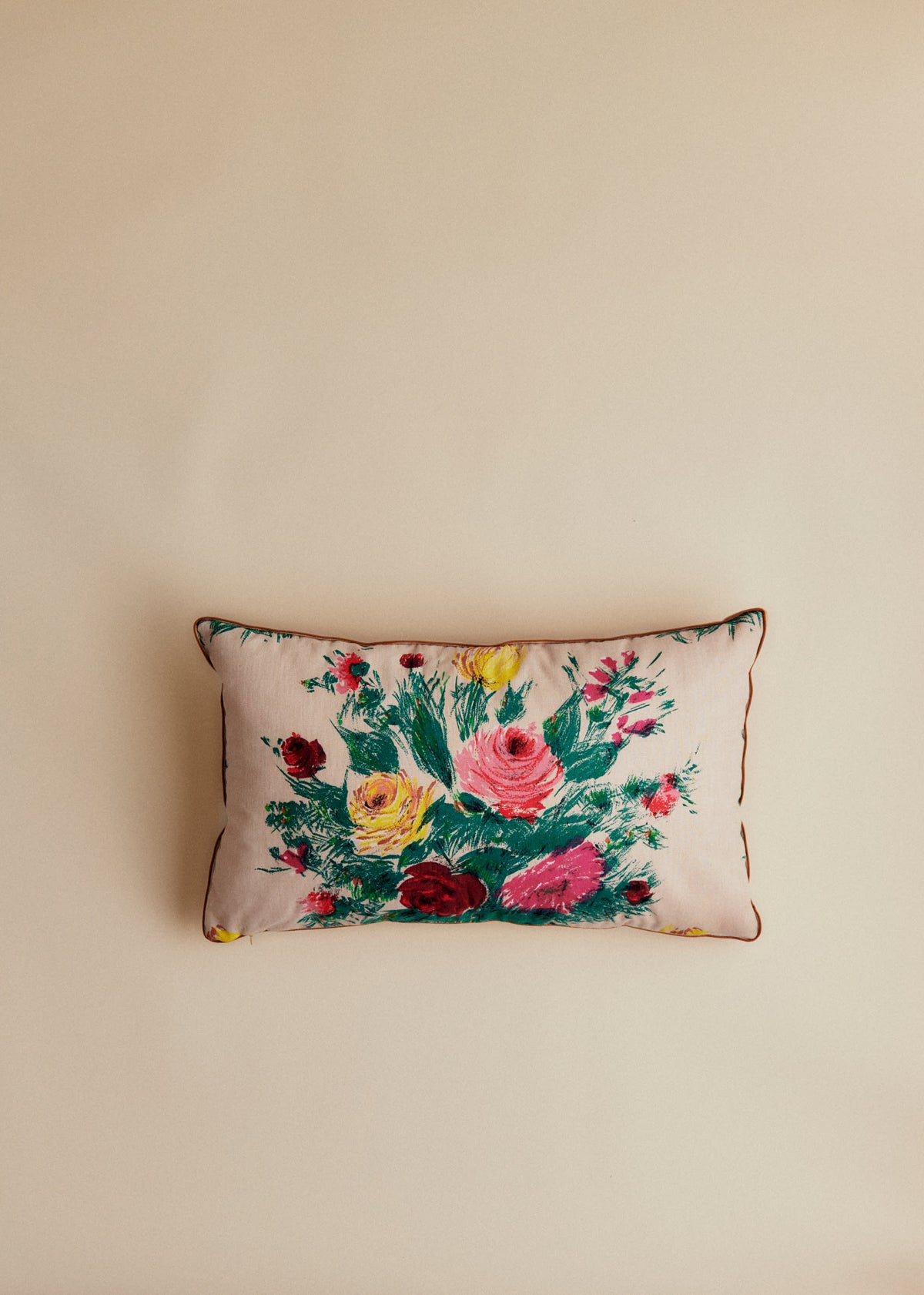 Coussin vintage velours beige - Petit modèle - Imprimé Bouquet Fleurs de Jardin