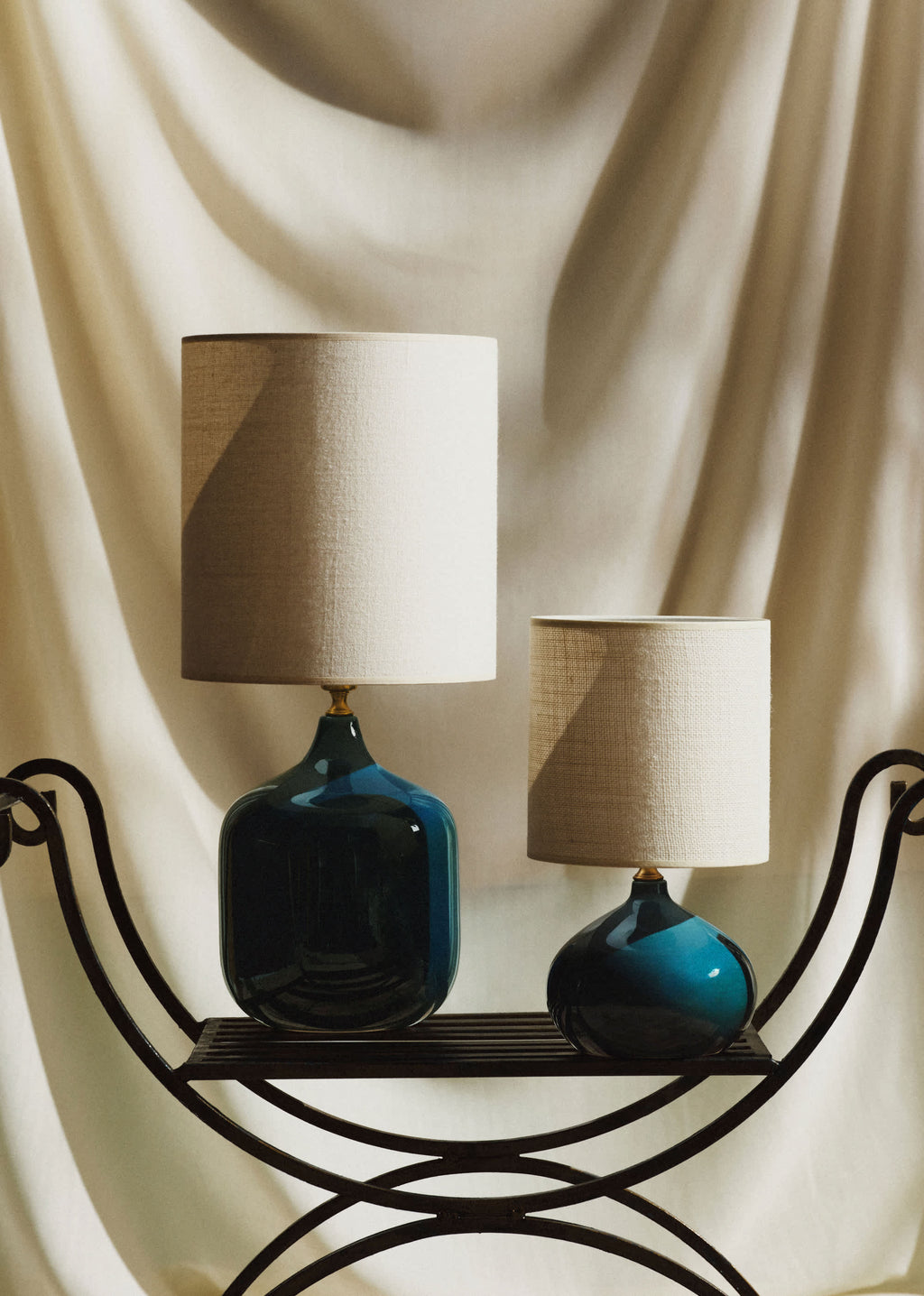 Lampe Banjo petit modèle - Bleu Orage - Abat-jour Dolce - Jute Écru