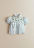 Chemise Augusta - Broderie Contrastée Marguerite Fond Bleu Ciel