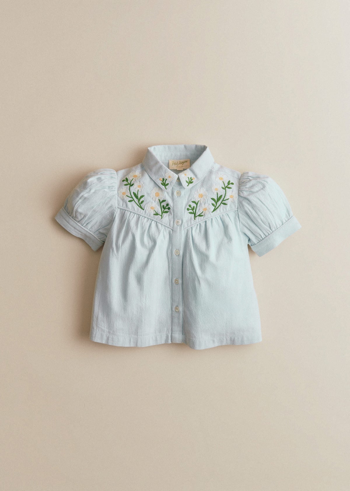 Chemise Augusta - Broderie Contrastée Marguerite Fond Bleu Ciel