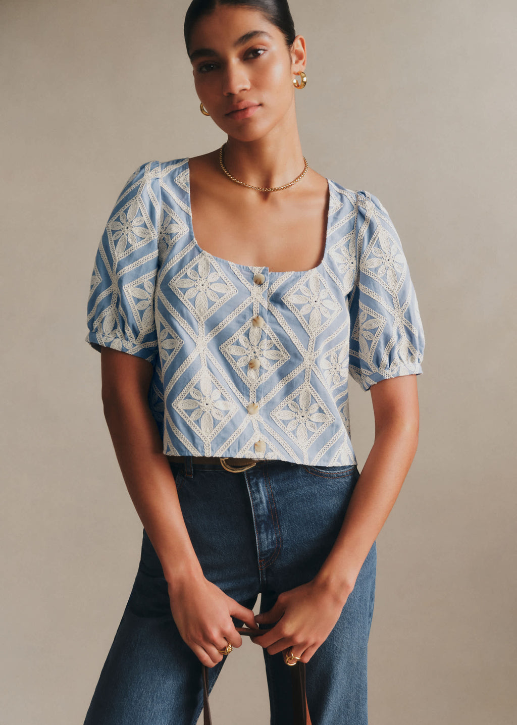 Blouse Laurie - Broderie Contrastée Écru Fond Ciel