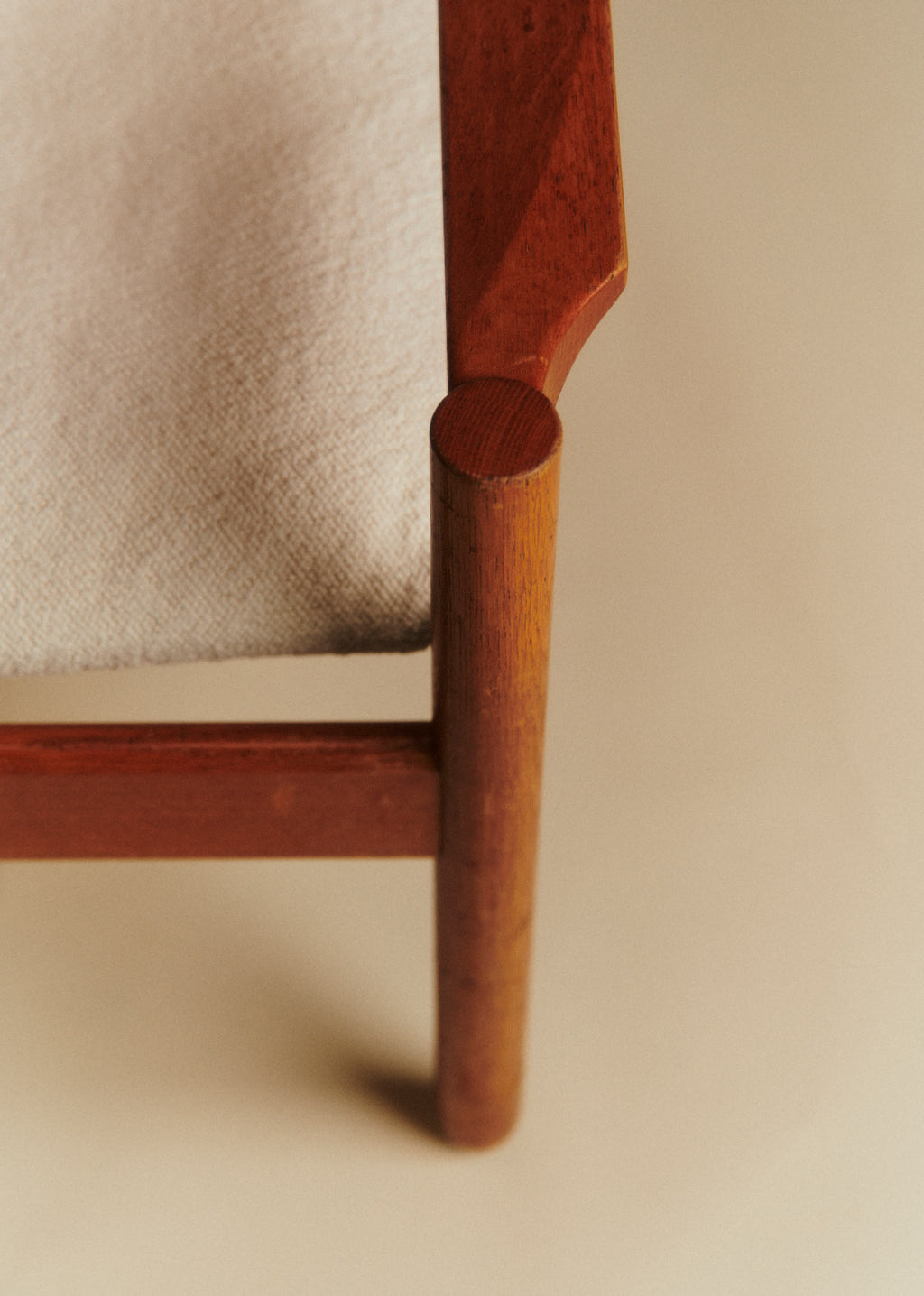 Fauteuil vintage en bois et bouclette - Bois