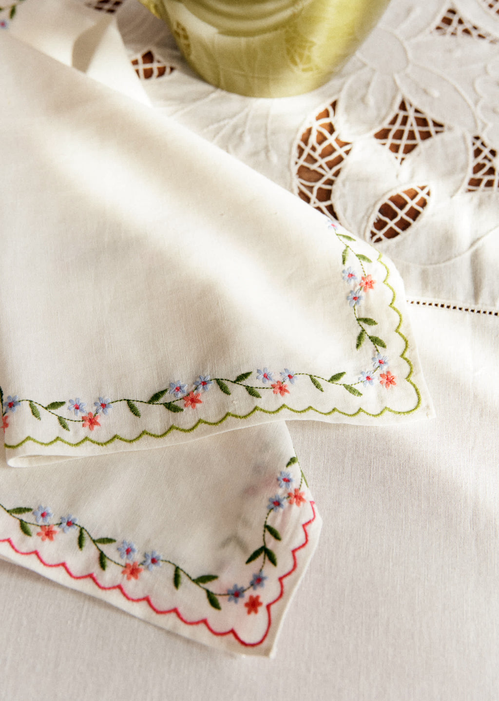 Set de 2 serviettes brodées - Les petites fleurs