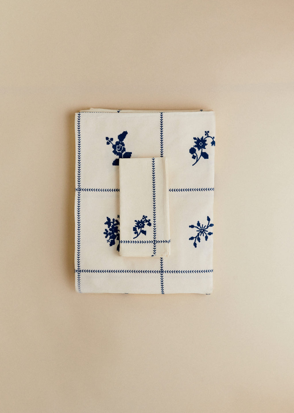 Nappe Brodée - Broderie Bleu Fond Ecru