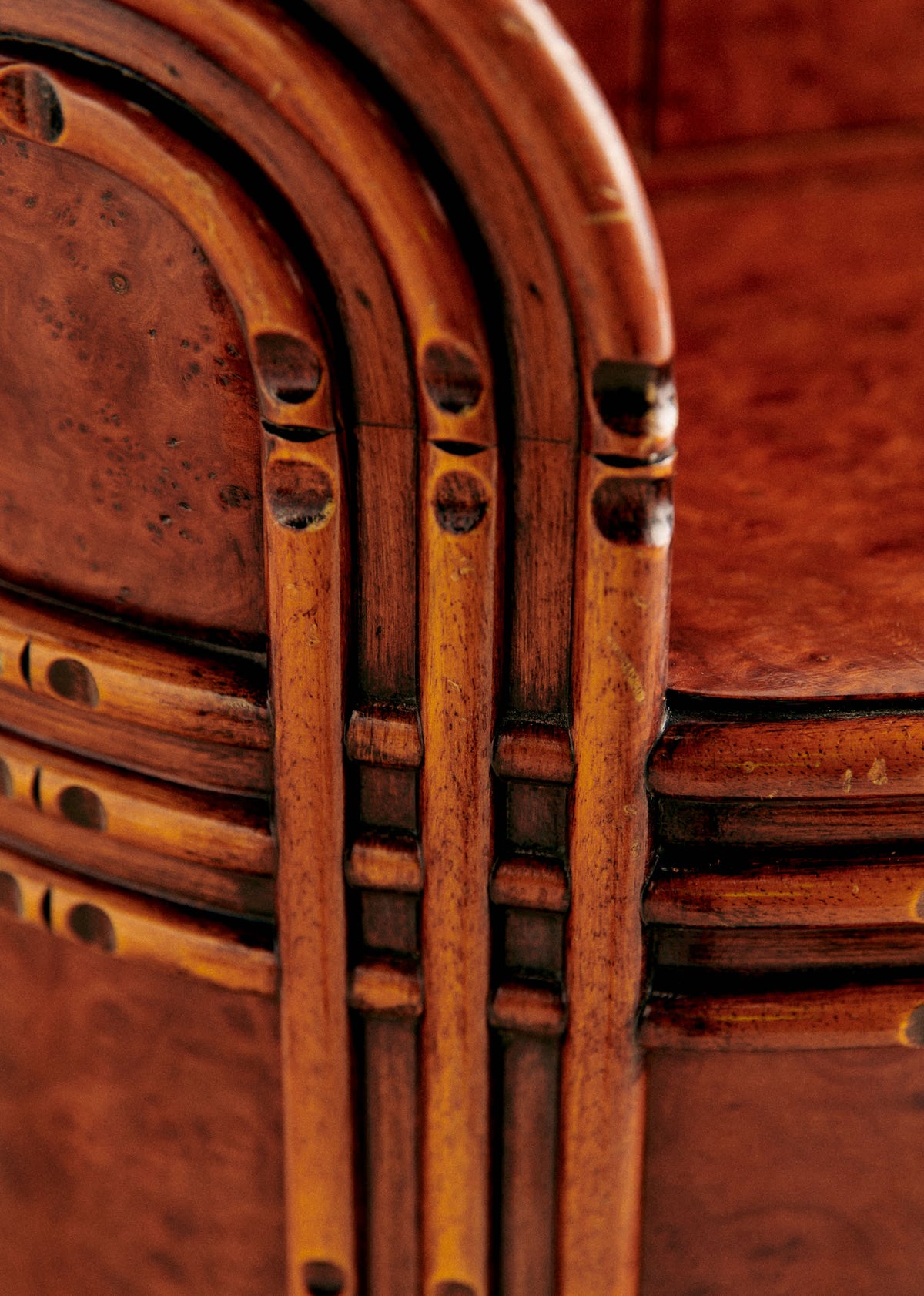 Ensemble de chambre vintage en loupe d'orme : commode et paire de chevets - Loupe d'orme