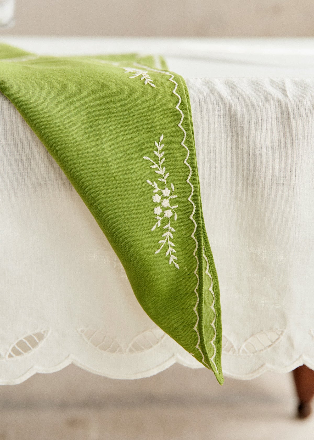 Set de 2 serviettes - Brodées Primavera - Vert Olive et Ecru
