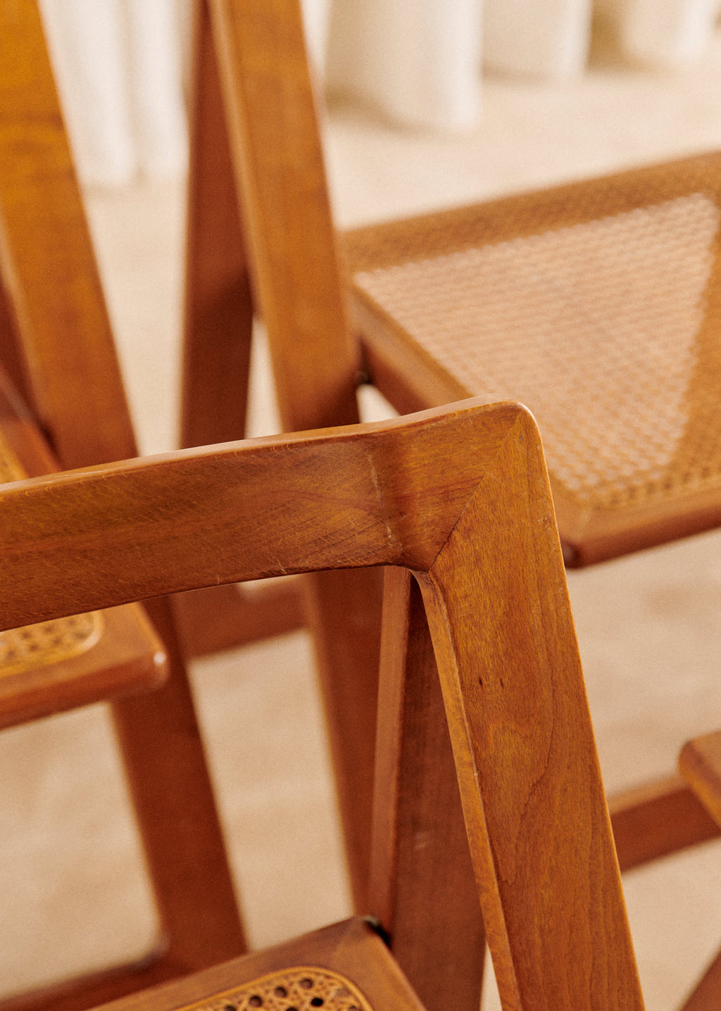 Lot de 6 chaises pliantes par Aldo Jacobert années 60 - Cannage