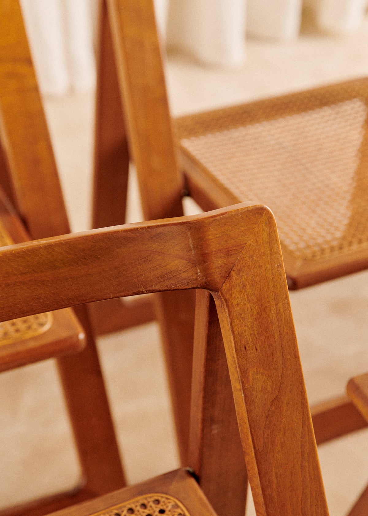 Lot de 6 chaises pliantes par Aldo Jacobert années 60 - Cannage