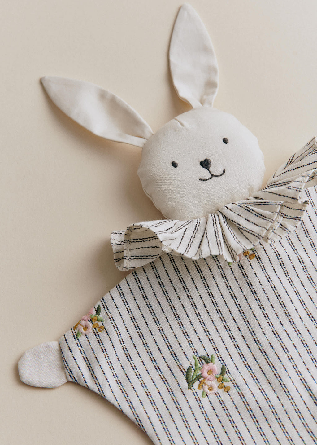 Peluche Doudou - Rayures Broderies Fleurs