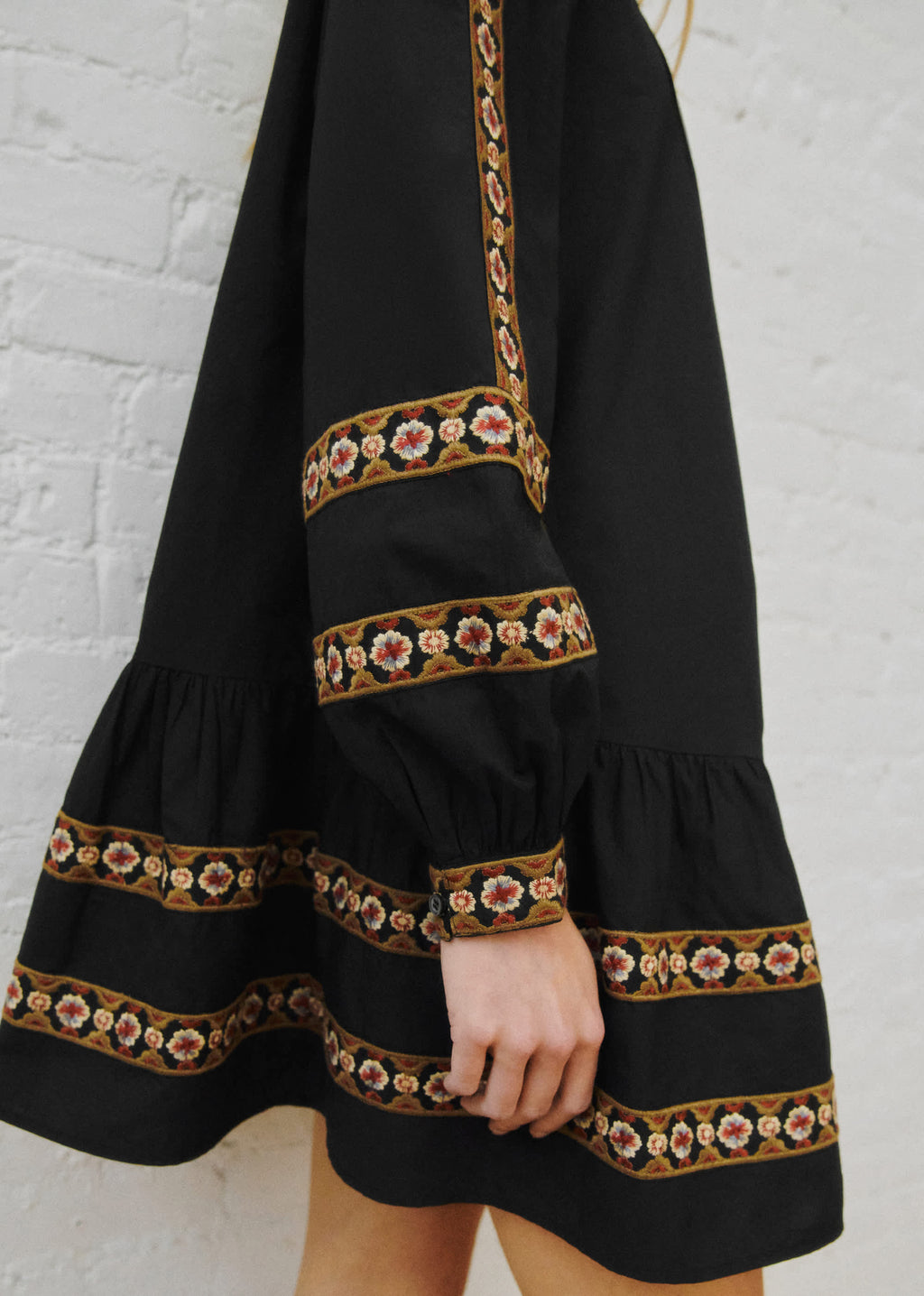Robe Aliette - Sézane x Sea NY - Broderie Placée Bande Fond Noir