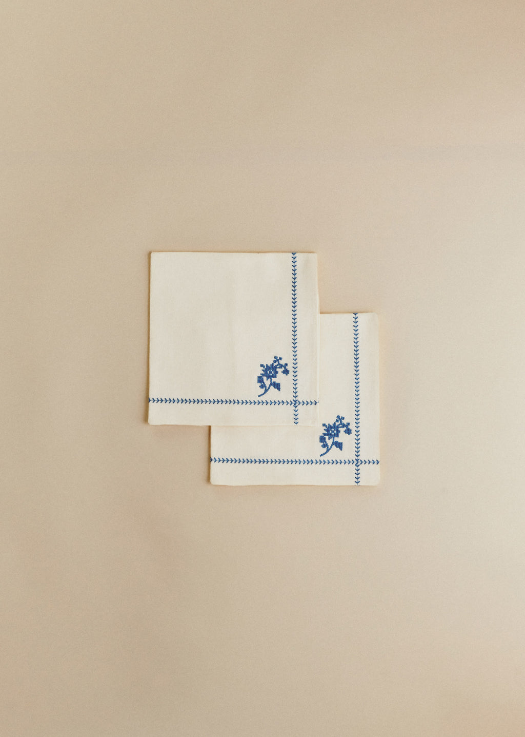 Set de 2 serviettes brodées - Broderie Bleu Fond Ecru