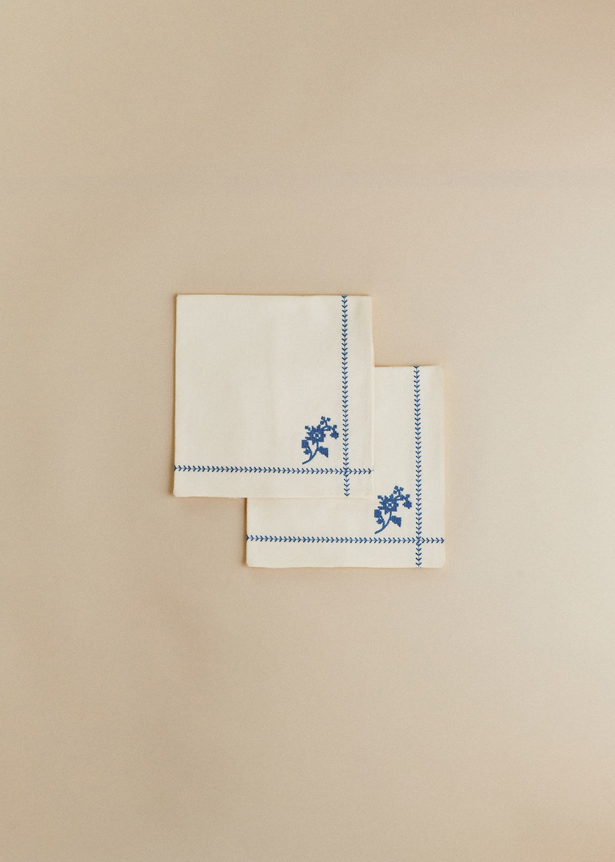 Set de 2 serviettes brodées - Broderie Bleu Fond Ecru