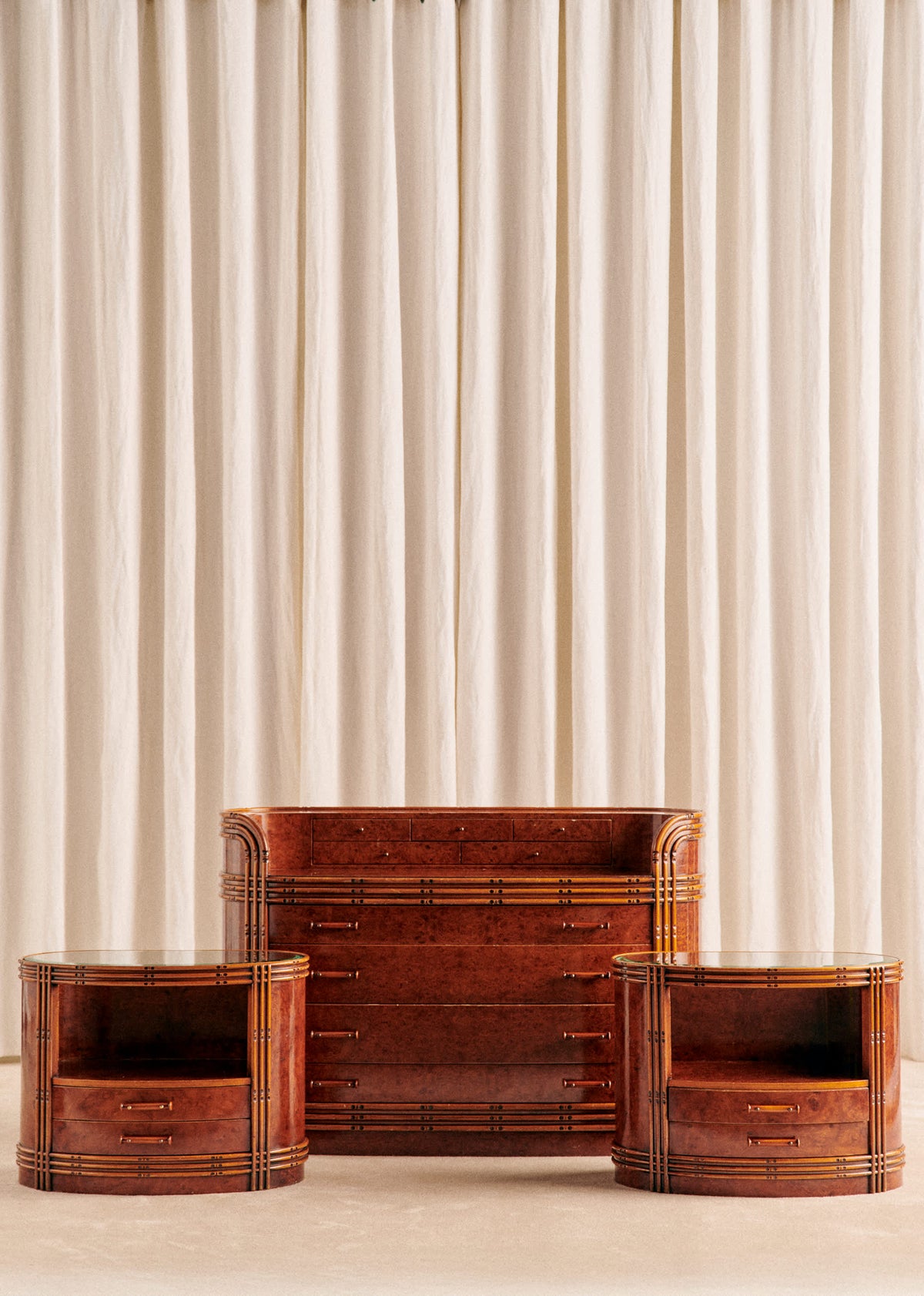 Ensemble de chambre vintage en loupe d'orme : commode et paire de chevets - Loupe d'orme
