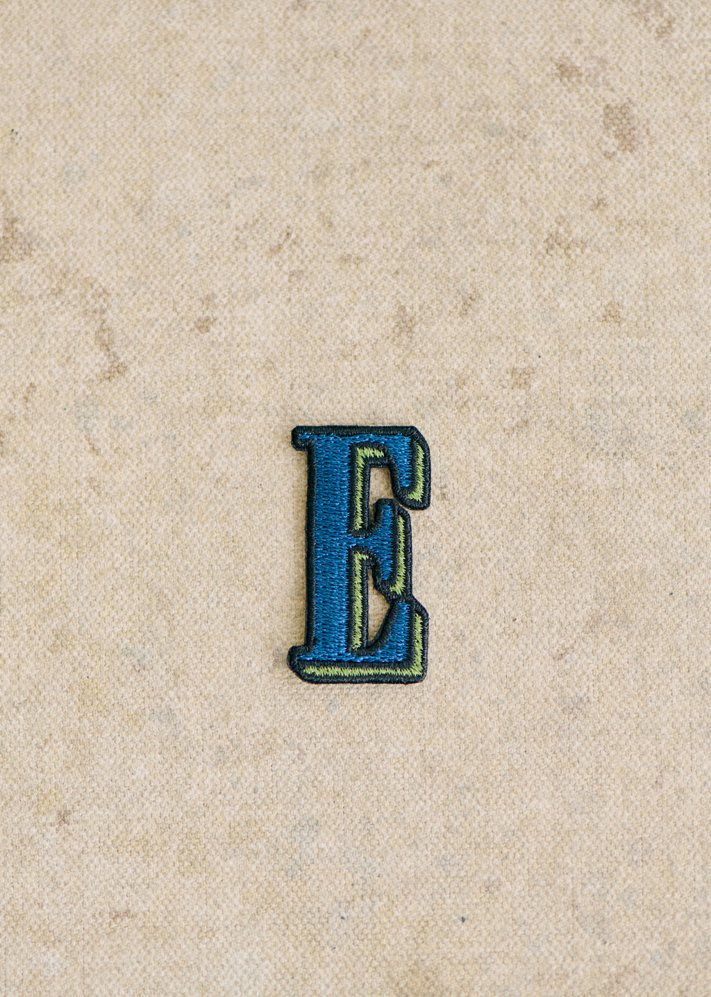 Ecusson vert / bleu - Lettre E - Bleu