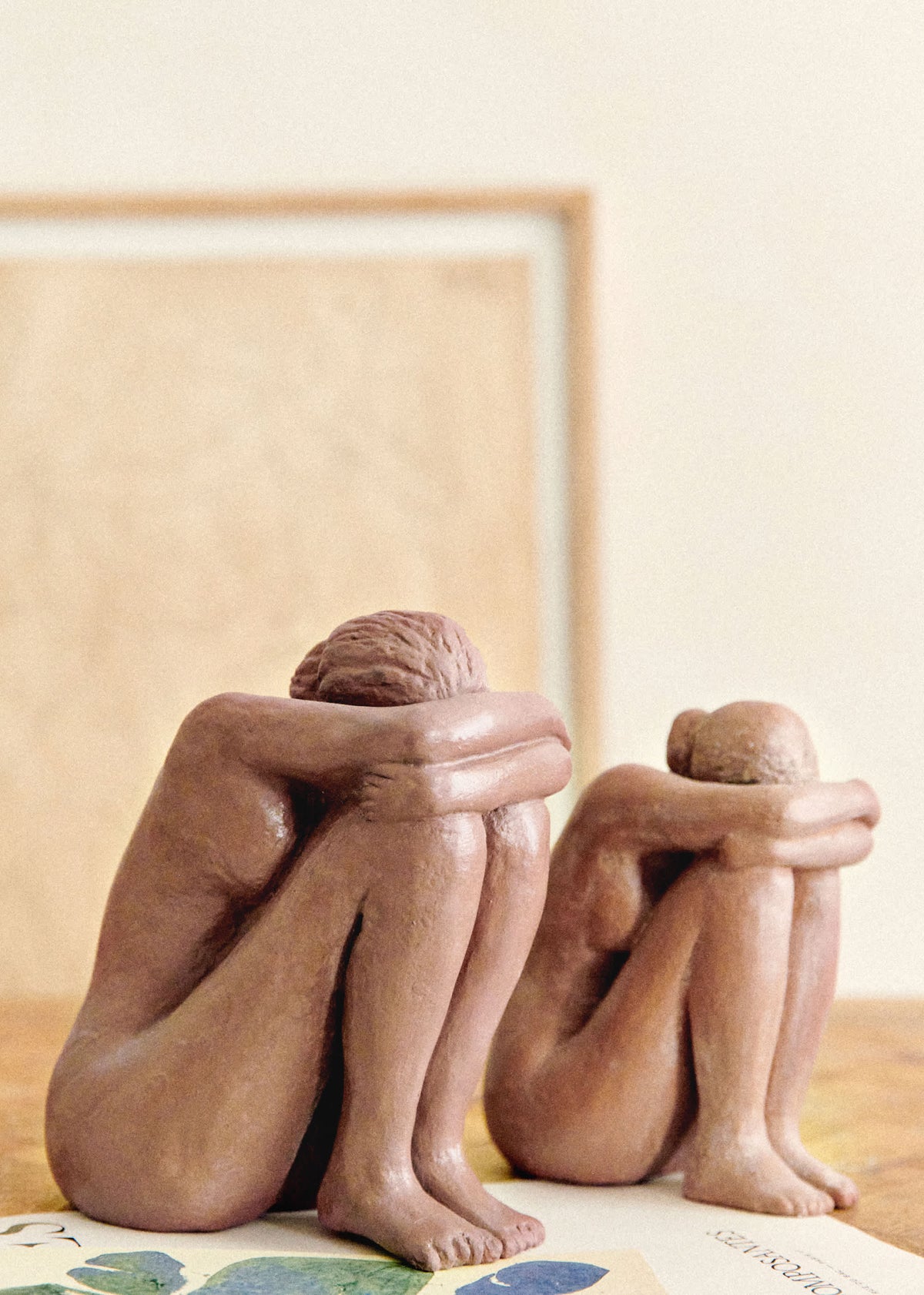 Sculpture Guénolée Courcoux - Femme assise petit modèle - Terracotta