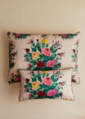Coussin vintage velours beige - Petit modèle - Imprimé Bouquet Fleurs de Jardin