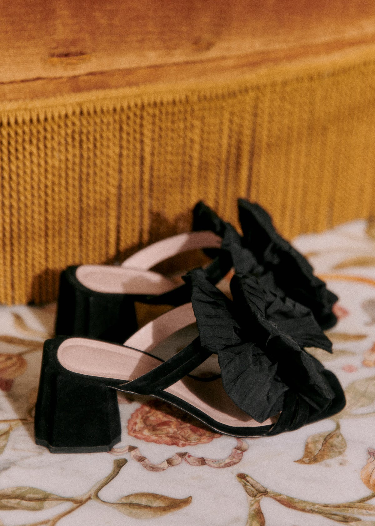 Sandales Renée - CFM Souliers x Editions Sézane - Velours Et Satin Noir