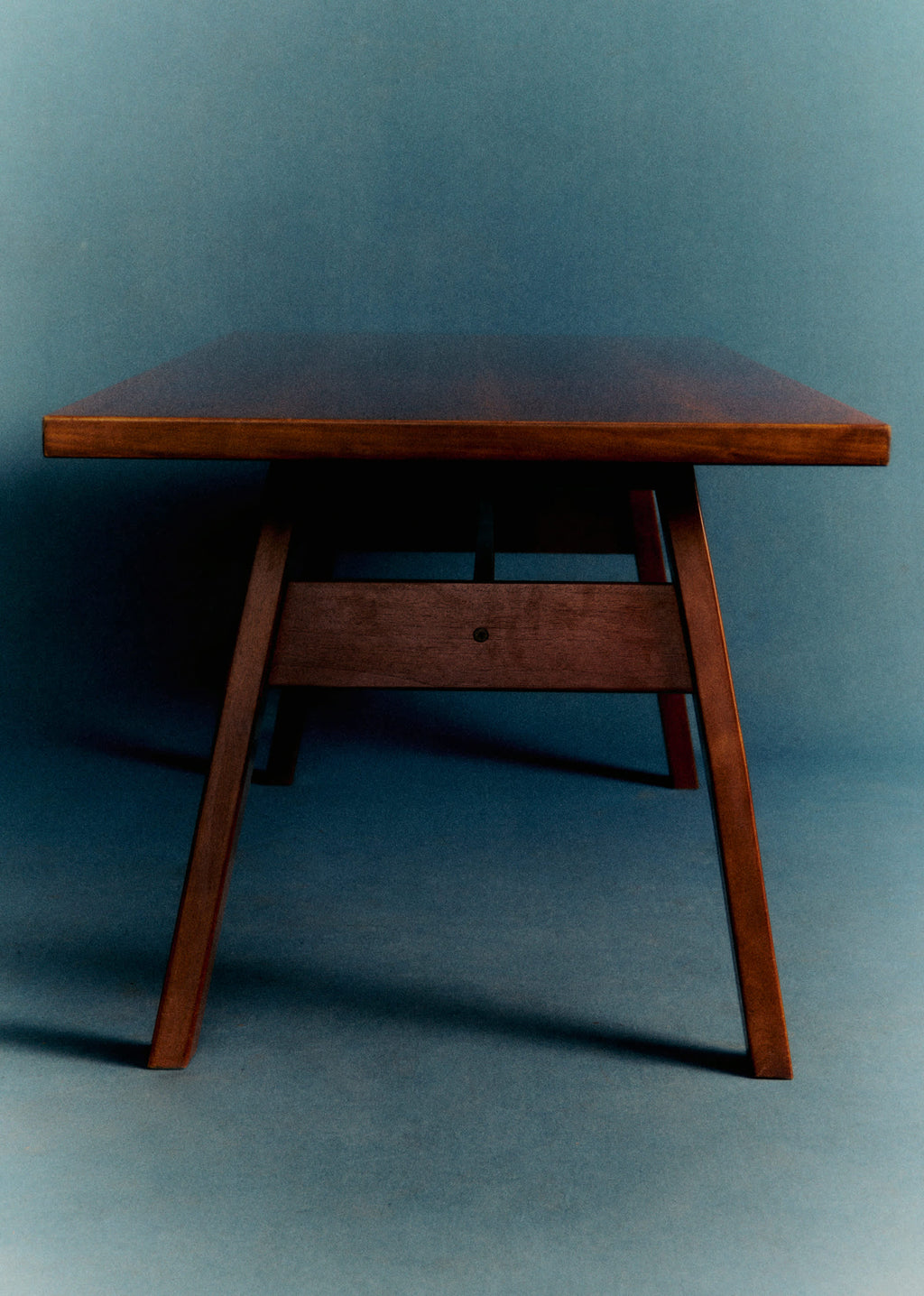 Ensemble table à manger et 4 chaises signé Michelucci - Noyer