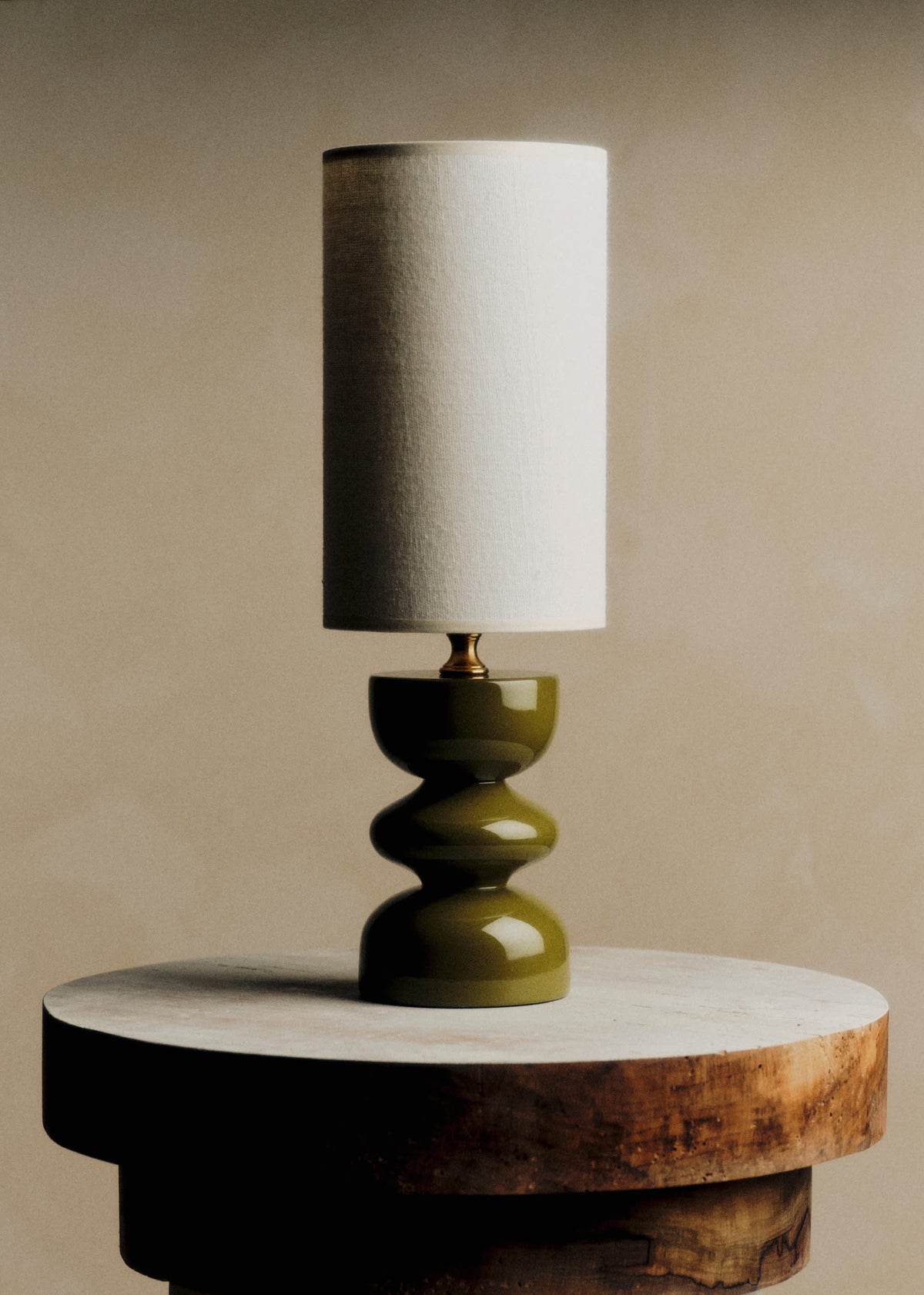 Lampe Romie Objetti Petit Modèle - Bois laqué vert - Abat-jour Petit Modèle Romie