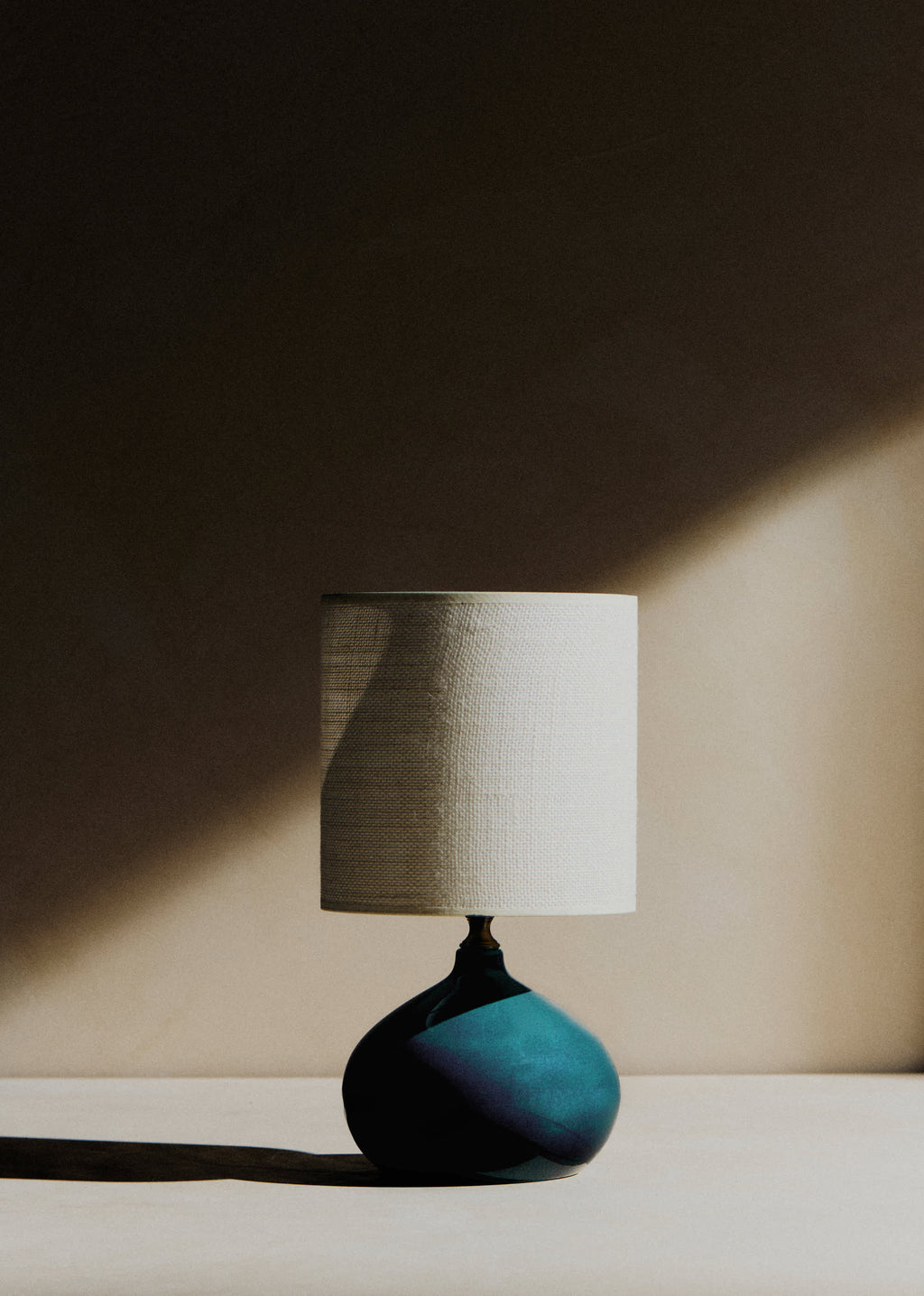 Lampe Banjo petit modèle - Bleu Orage - Abat-jour Dolce - Jute Écru
