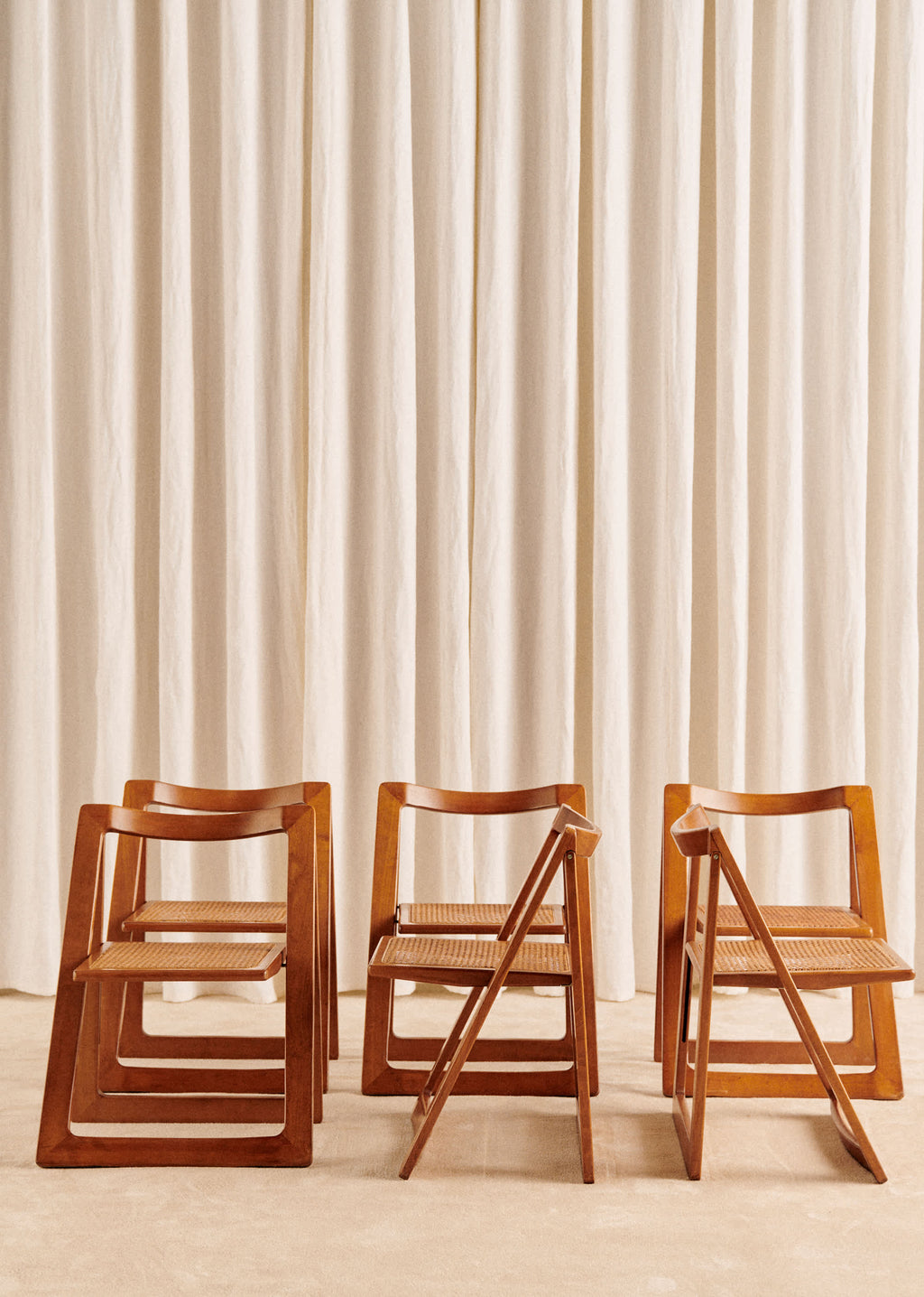 Lot de 6 chaises pliantes par Aldo Jacobert années 60 - Cannage
