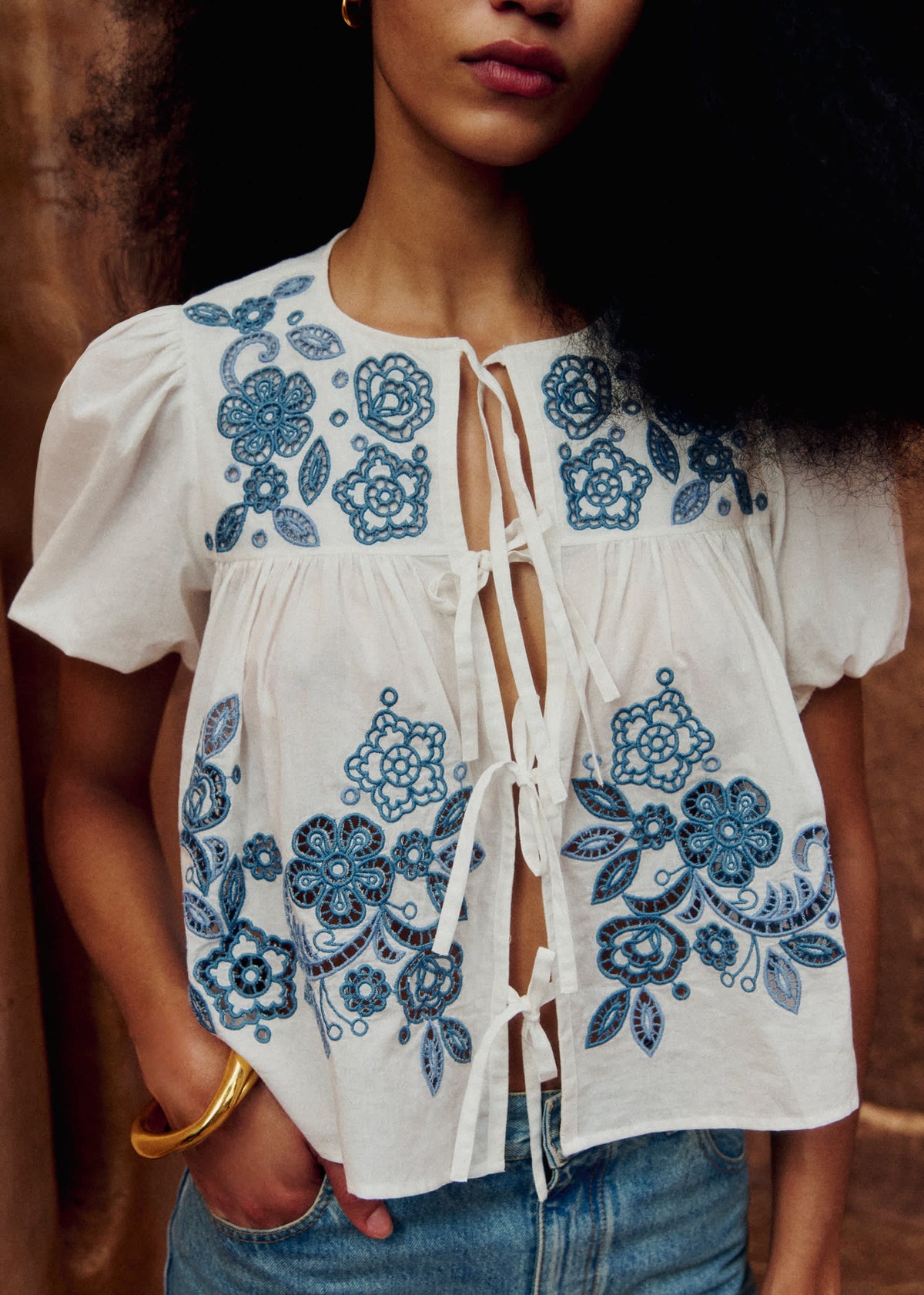 Chemise Alixia - Broderie placée Bleu Ocre Fond Ecru