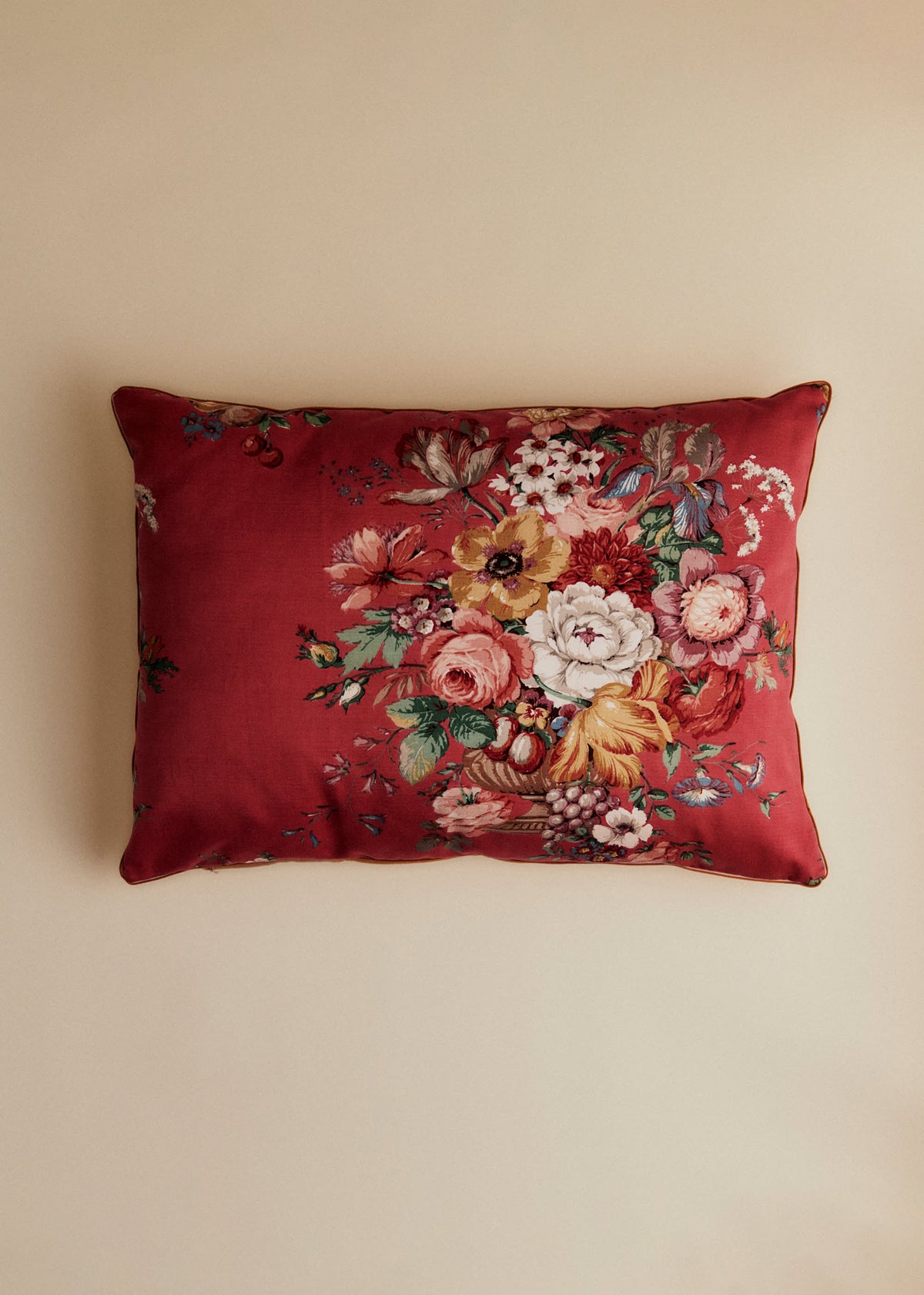 Coussin vintage velours beige - Très grand modèle - Imprimé Bouquet Floral Fond Rouge
