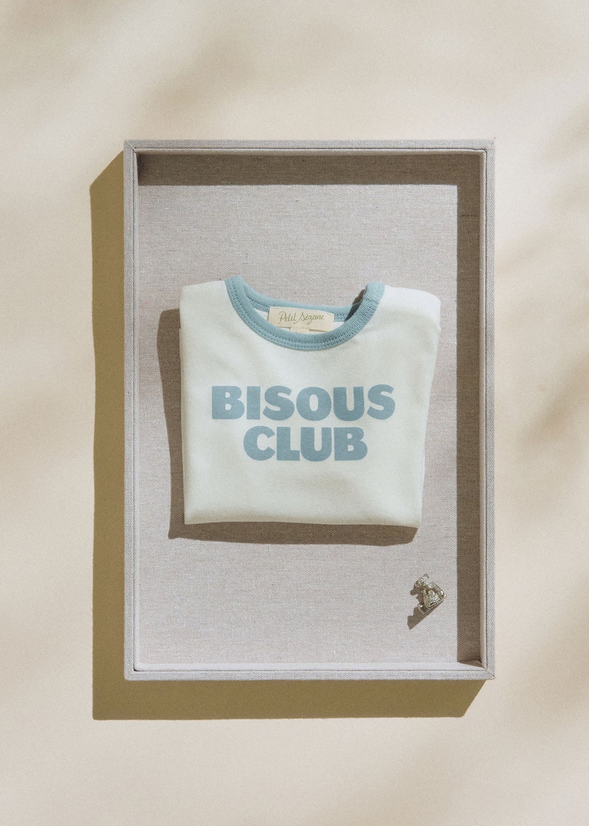 T-Shirt Bisous club - Ecru / bleu vintage