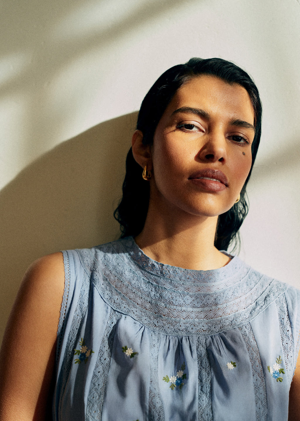 Blouse Dorrit - Broderie Contrastée Écru Fond Ciel