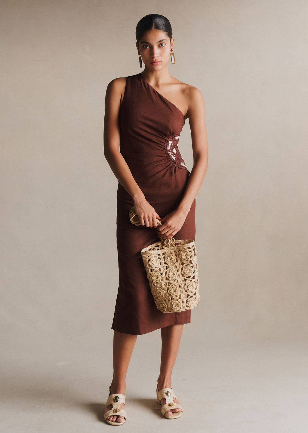 Robe Lua - Crochet crème Fond Chocolat