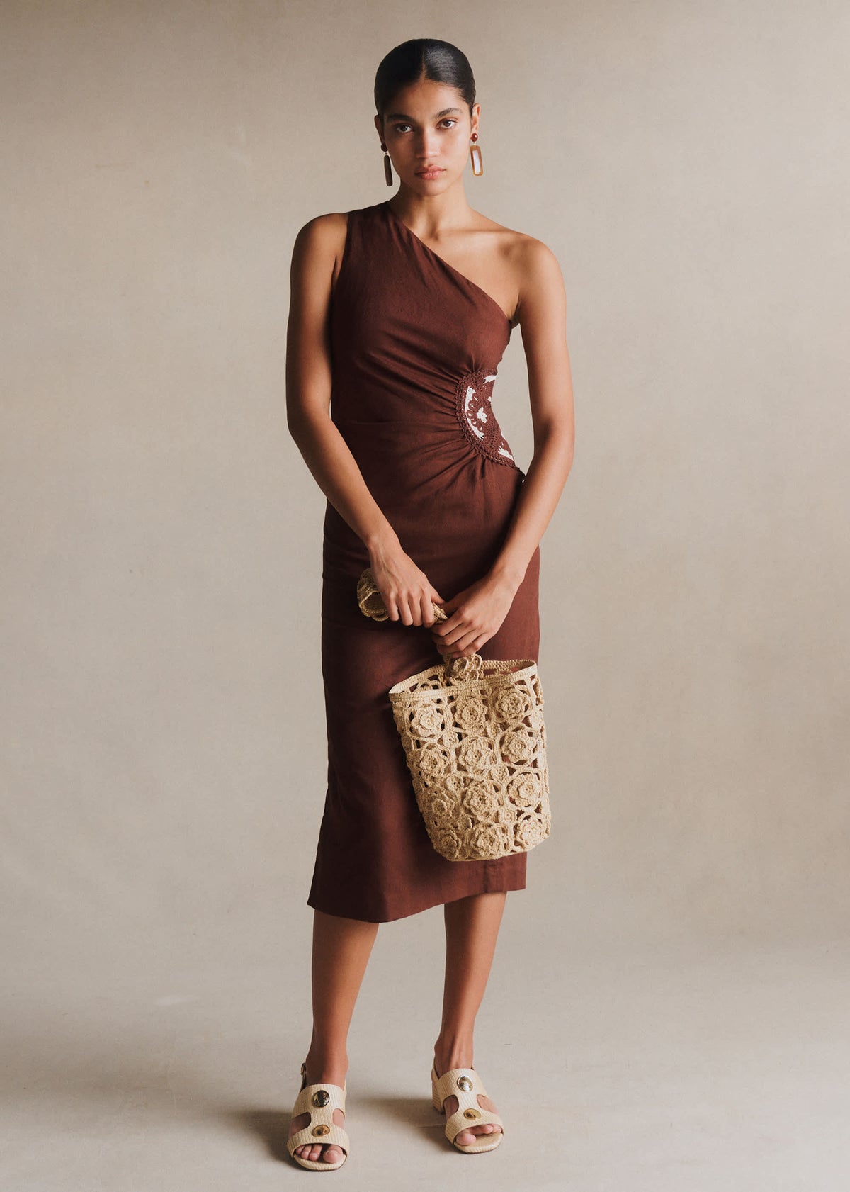 Robe Lua - Crochet crème Fond Chocolat