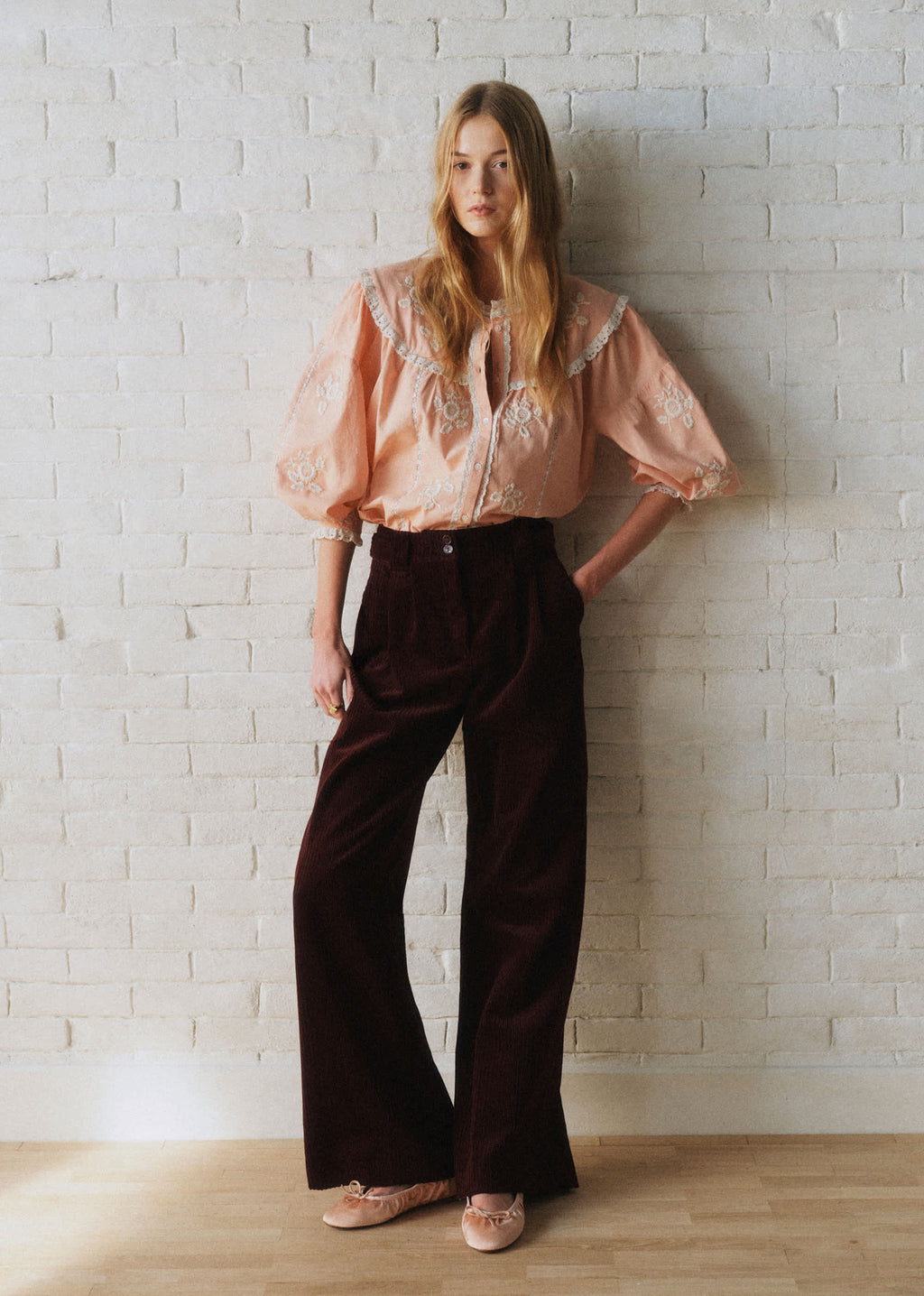 Chemise Orla - Sézane x SEA NY - Broderie Contrastée Écru Fond Rose Pastel