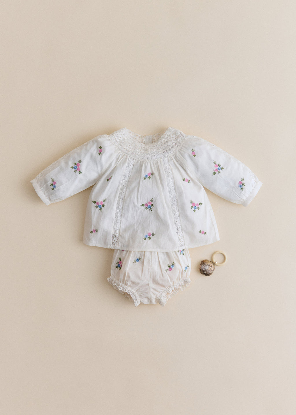 Bloomer Baptiste - Broderie Placée Fleurs Multico Fond Crème
