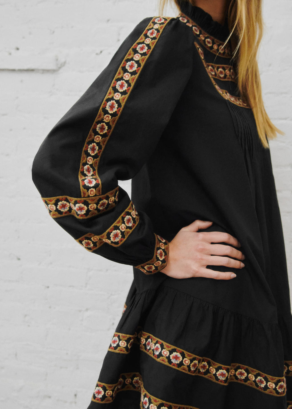 Robe Aliette - Sézane x Sea NY - Broderie Placée Bande Fond Noir