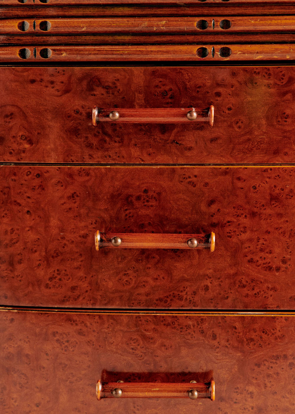 Ensemble de chambre vintage en loupe d'orme : commode et paire de chevets - Loupe d'orme