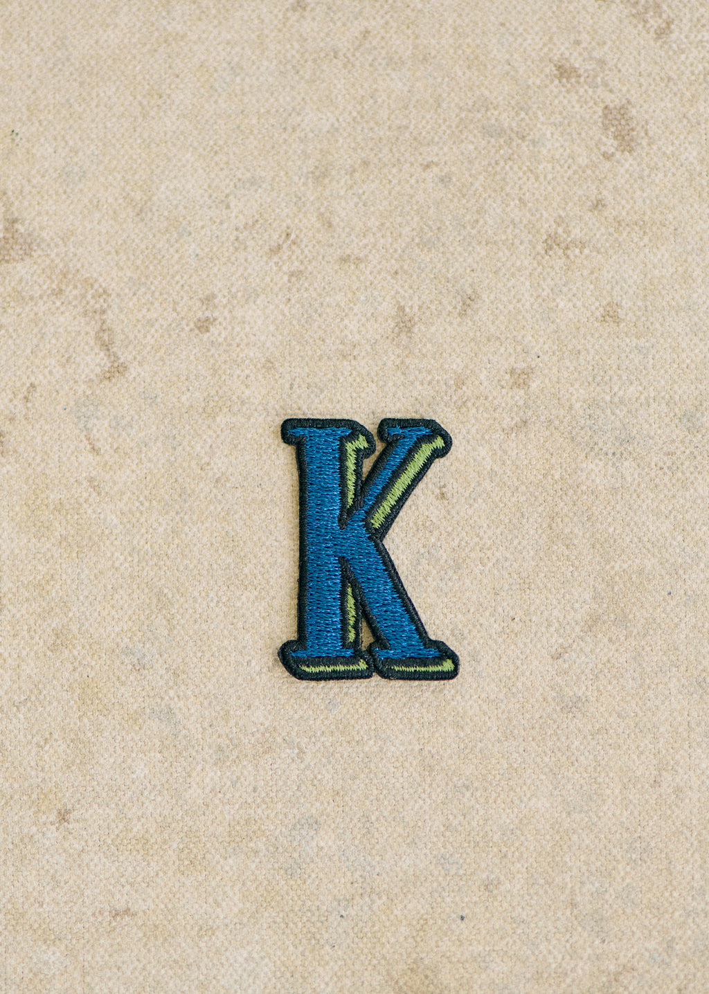 Ecusson vert / bleu - Lettre K - Bleu