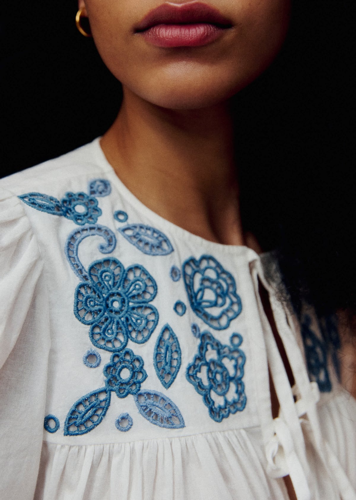 Chemise Alixia - Broderie placée Bleu Ocre Fond Ecru