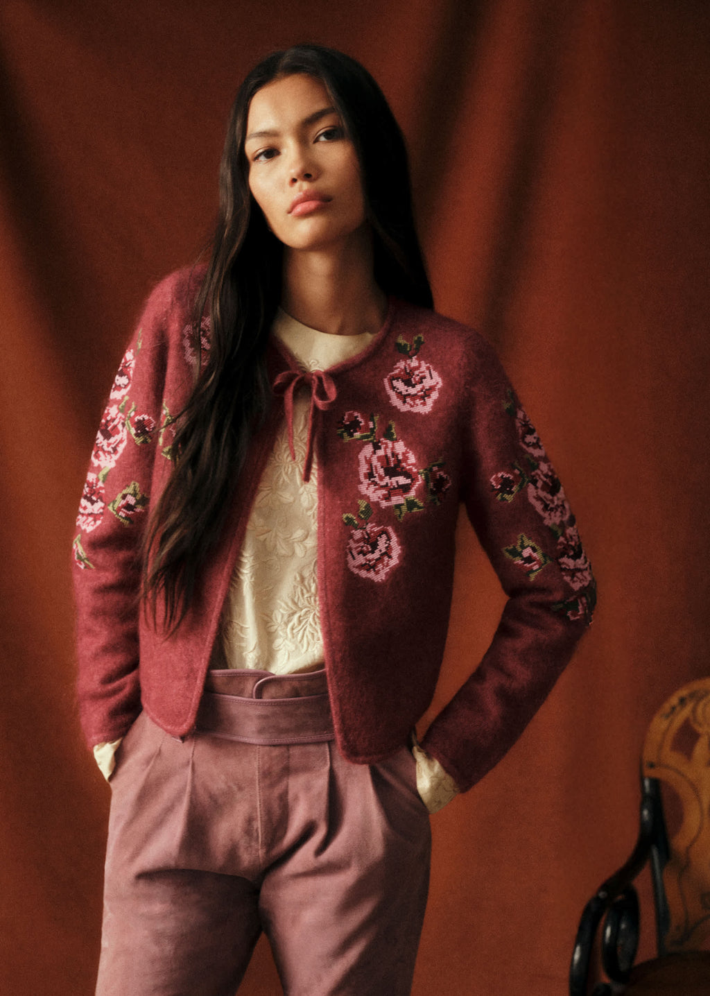 Gilet Alice - Sézane x Baziszt - Fleurs Brodées Fond Bois De Rose Foncé