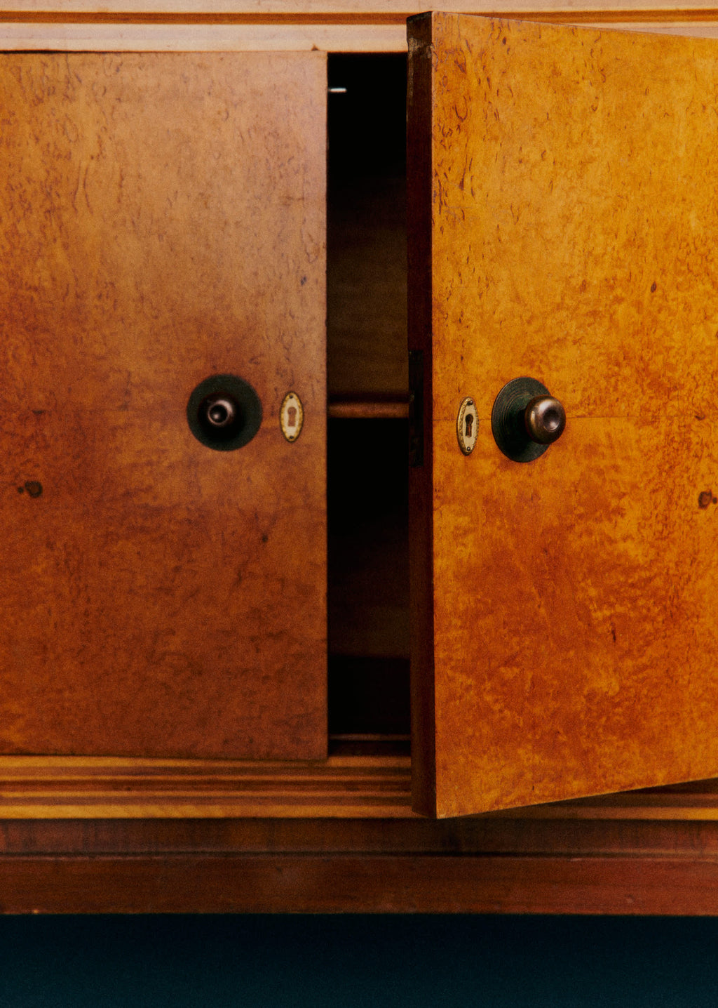Enfilade vintage en loupe d'orme et palissandre - Loupe d'orme et palissandre