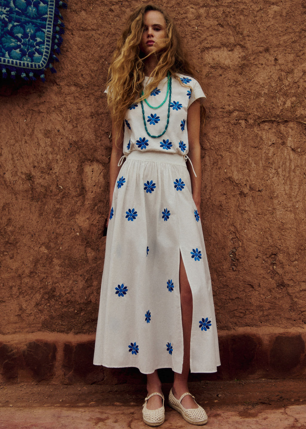 Jupe Arianna - Broderie Contrastée Ancolie Bleu Fond Ecru