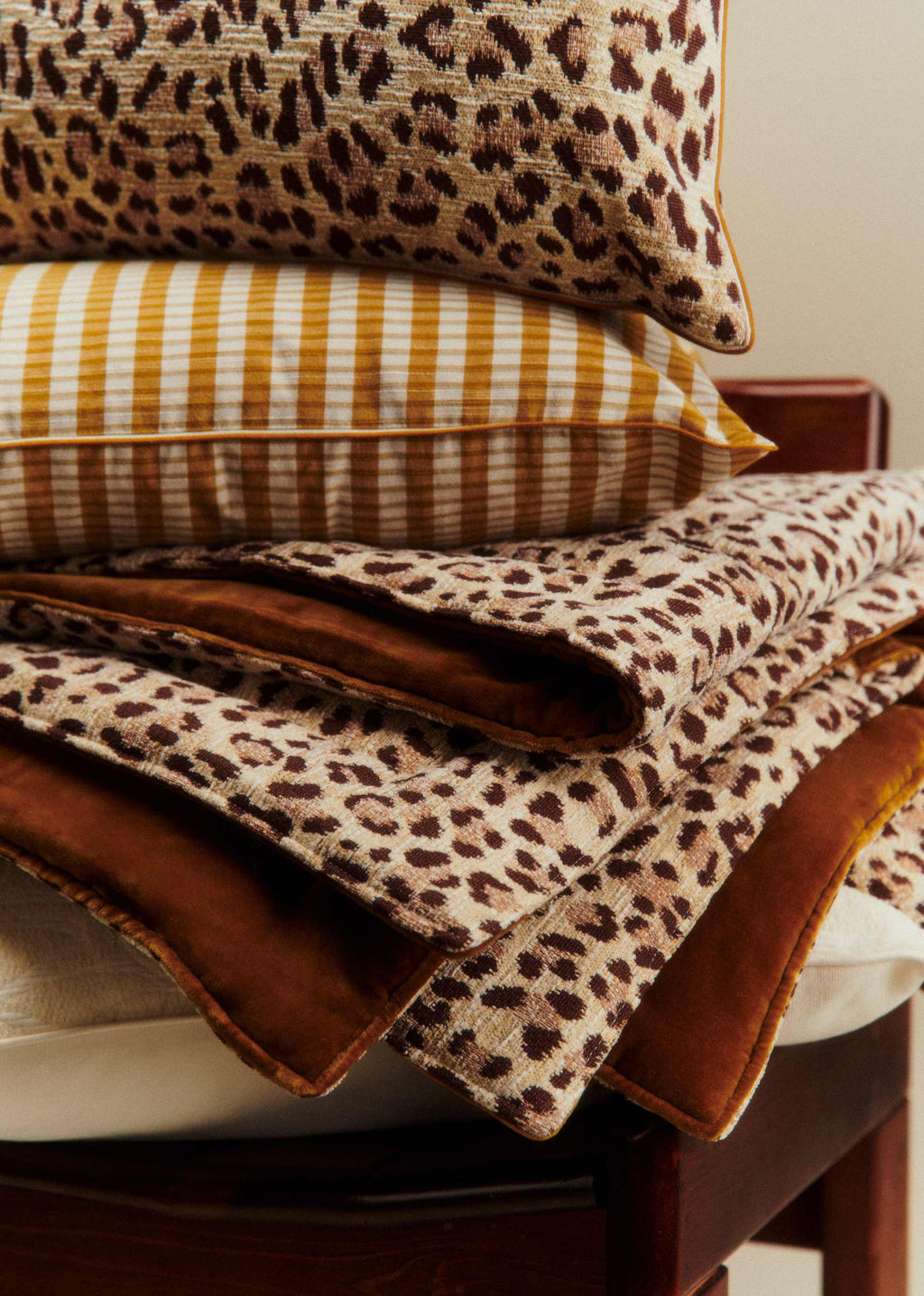 Sofa Cover - Léopard Écru et Café - Velours Caramel