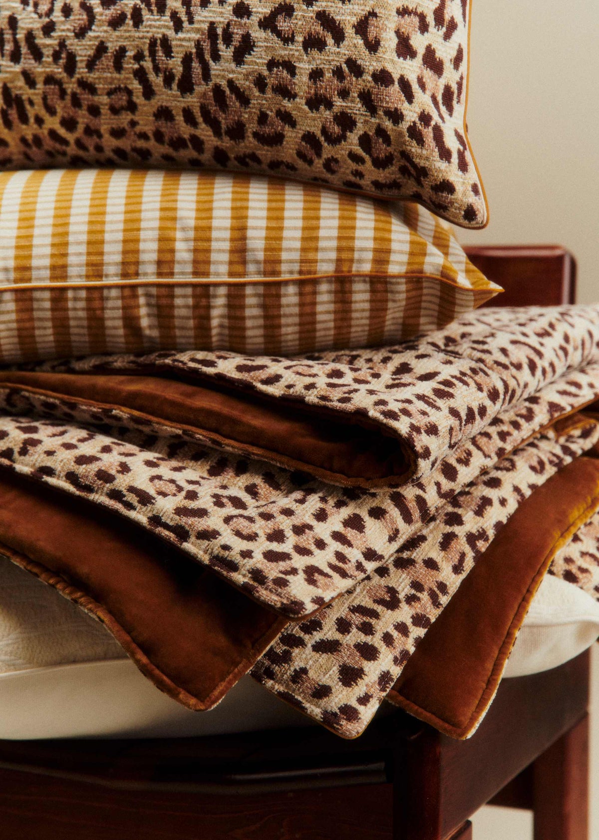 Sofa Cover - Léopard Écru et Café - Velours Caramel