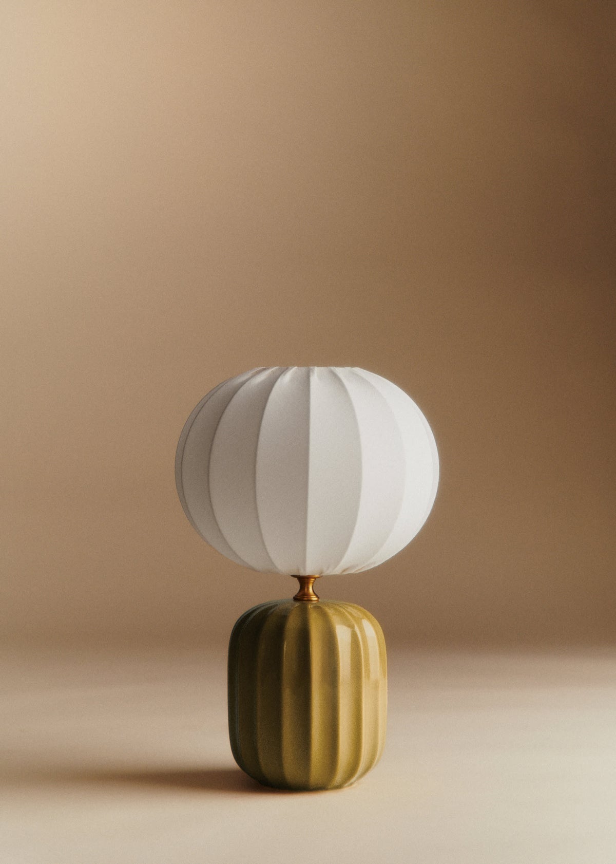 Lampe Traviata petit modèle - Vert olive - Abat-jour Sonate - Écru