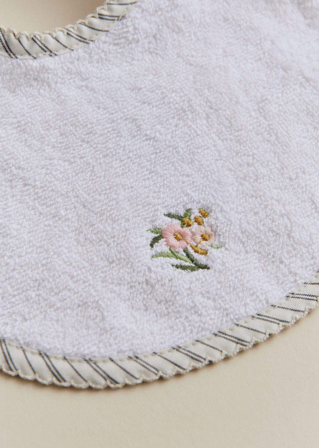 Bavoir Naissance - Rayures Broderie Fleurs
