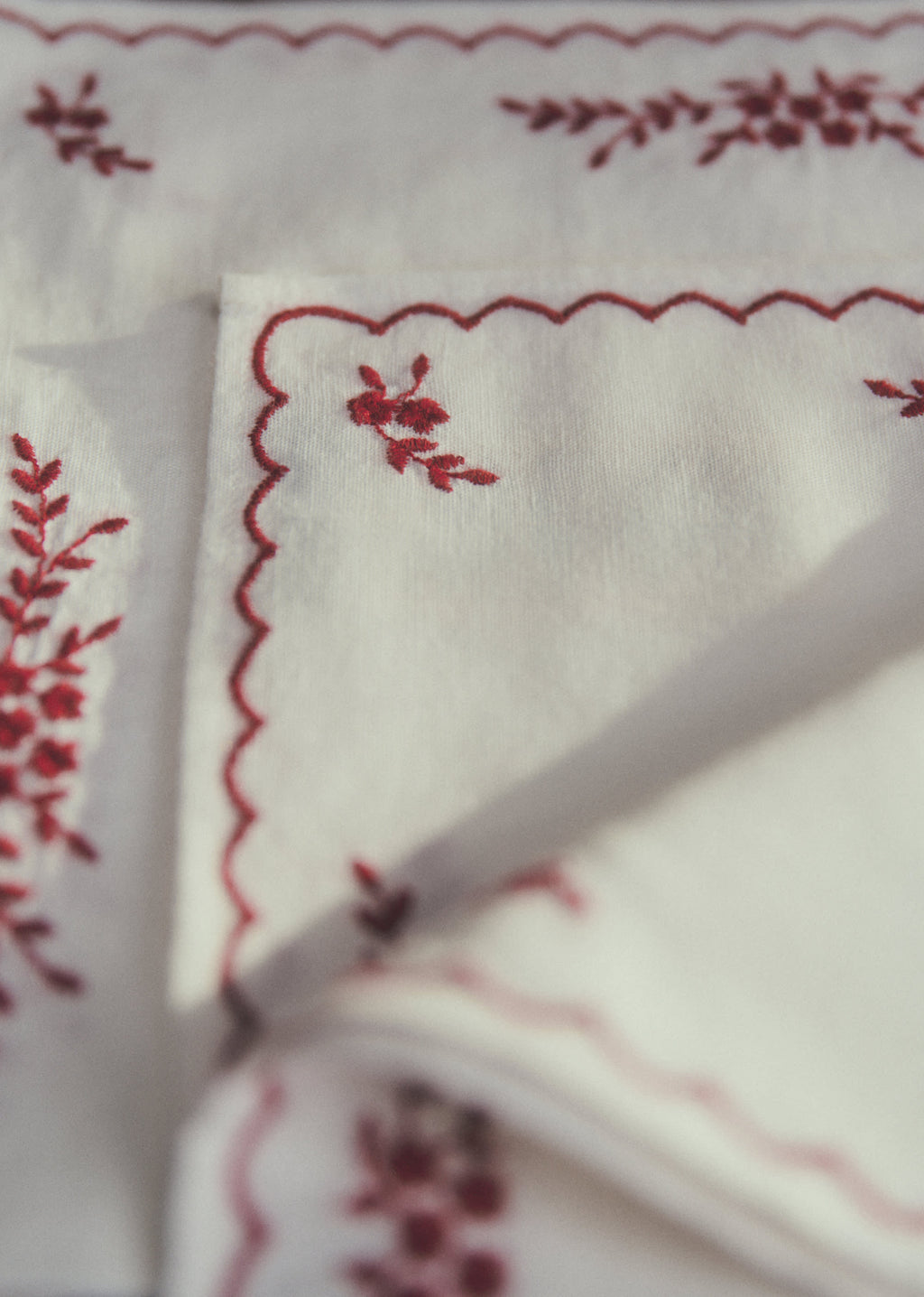 Set de 2 serviettes brodées - Ecru et Framboise