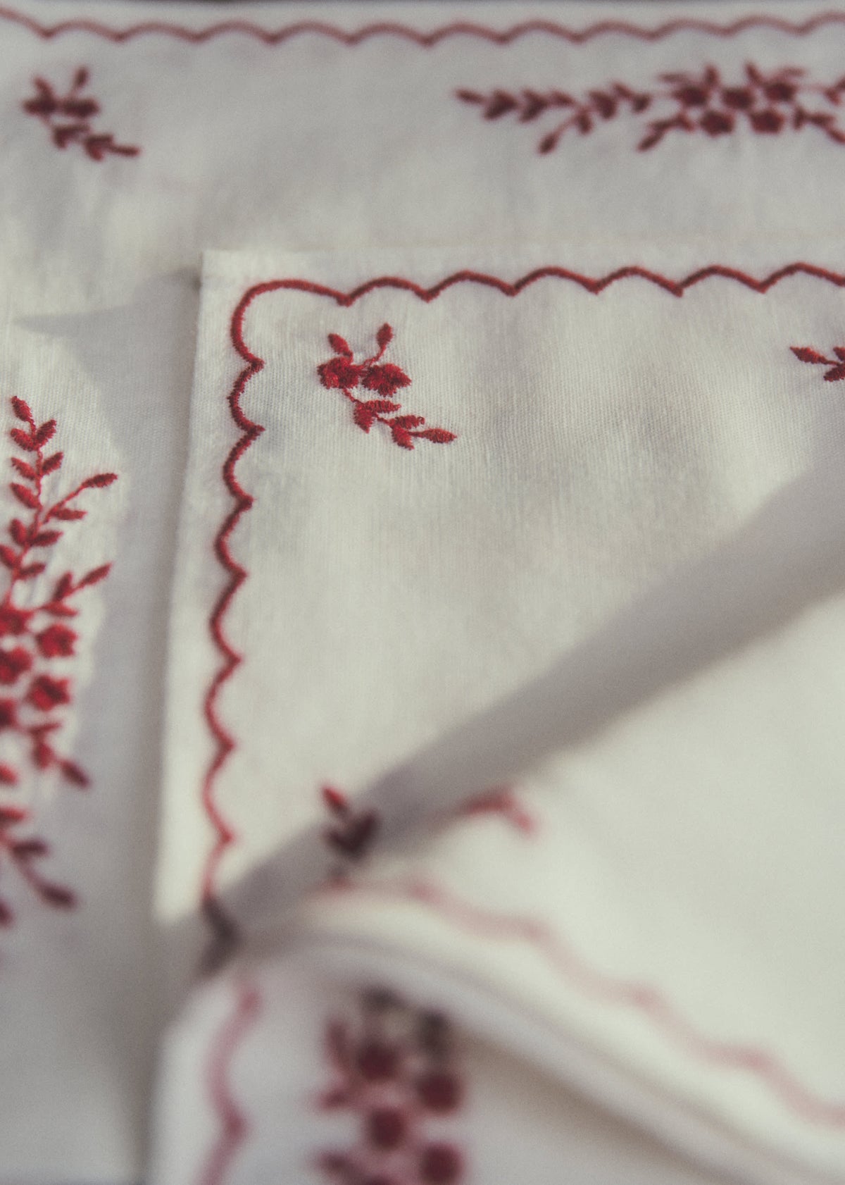 Set de 2 serviettes brodées - Ecru et Framboise