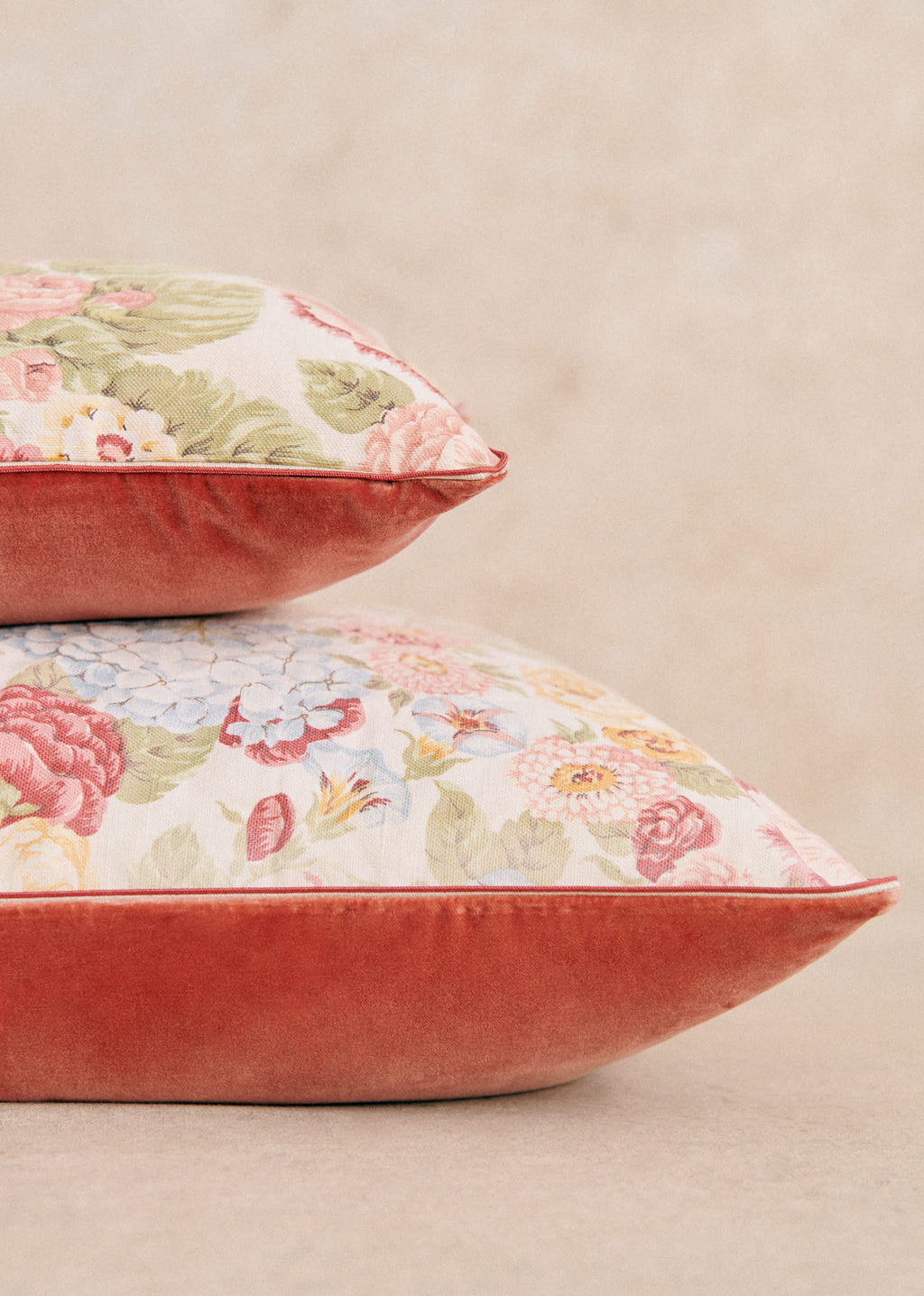 Coussin vintage velours blush - Très grand modèle - Imprimé composition florale